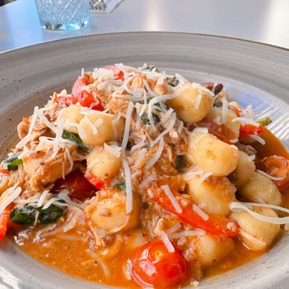 Gnocchi à la sauce tomate San Marzano et légumes frais